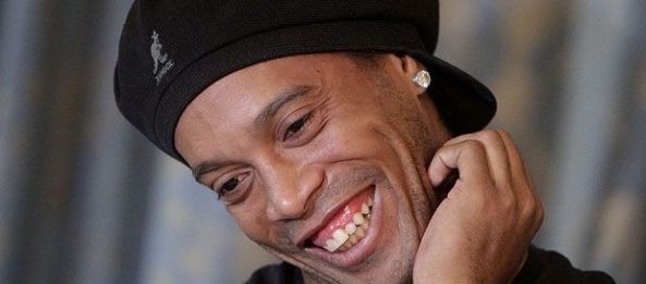 Ronaldinho Gaucho é flagrado na "farra" no Rio