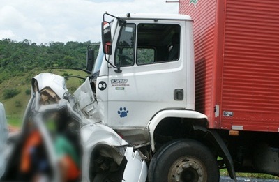 Acidente envolvendo caminhão das Lojas Guaibim